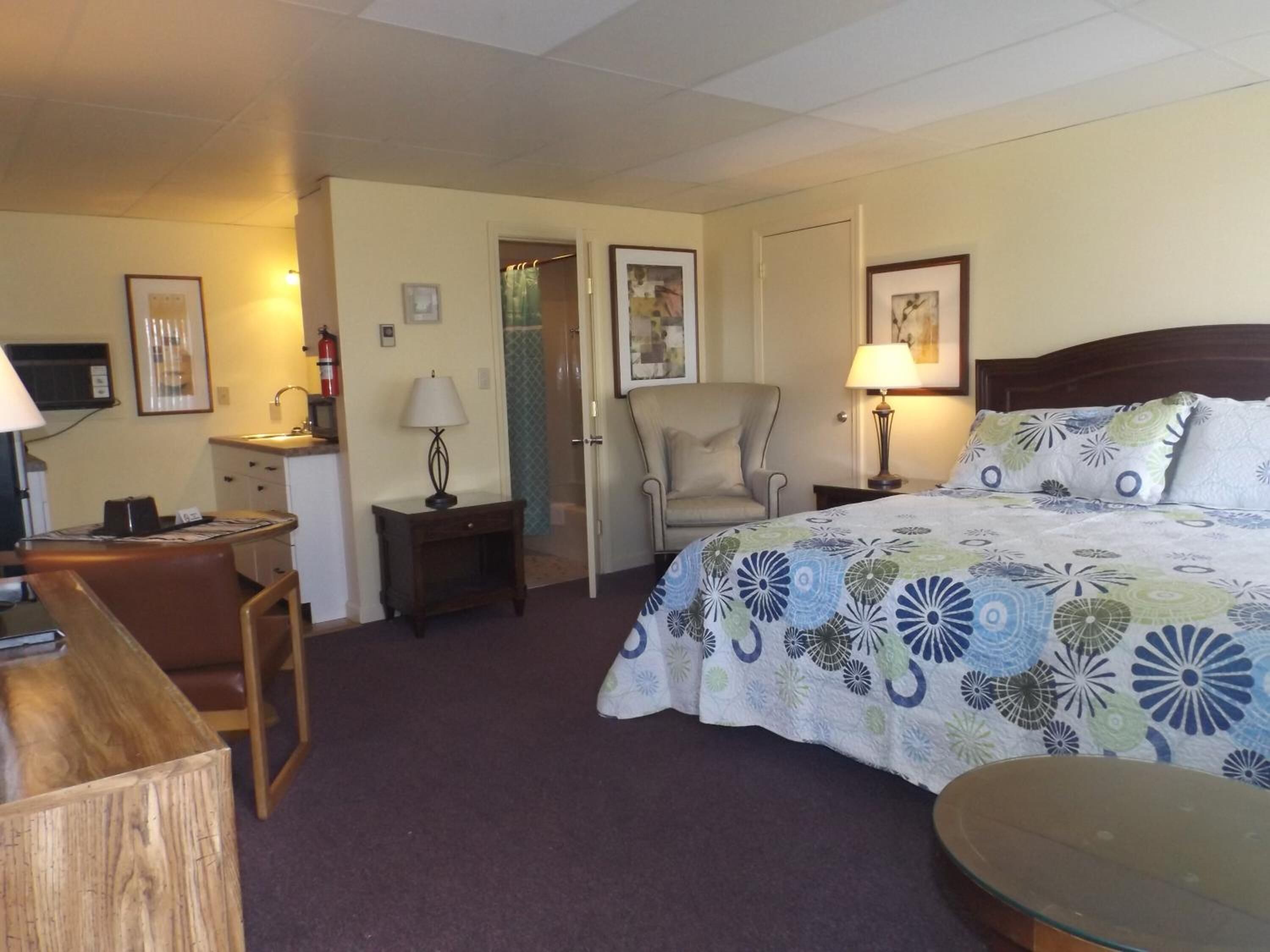 Iron/ironing board, rollaway beds, free WiFi, bed sheets