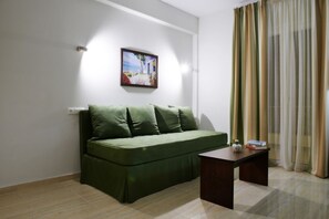 Family Suite, Sea View | Living area