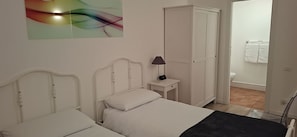 Quarto duplo standard (Salinas) | Lençóis italianos Frette, roupas de cama premium, edredons de pluma