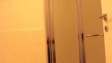 Shower kamar mandi