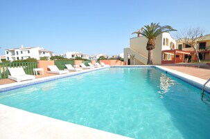 Outdoor pool, pool umbrellas, sun loungers