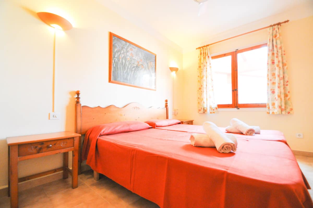 1 habitación, cortinas blackout, wifi gratis y ropa de cama