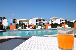 Outdoor pool, pool umbrellas, sun loungers
