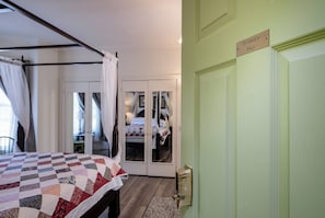 The Trinity Bay Room with jacuzzi bath