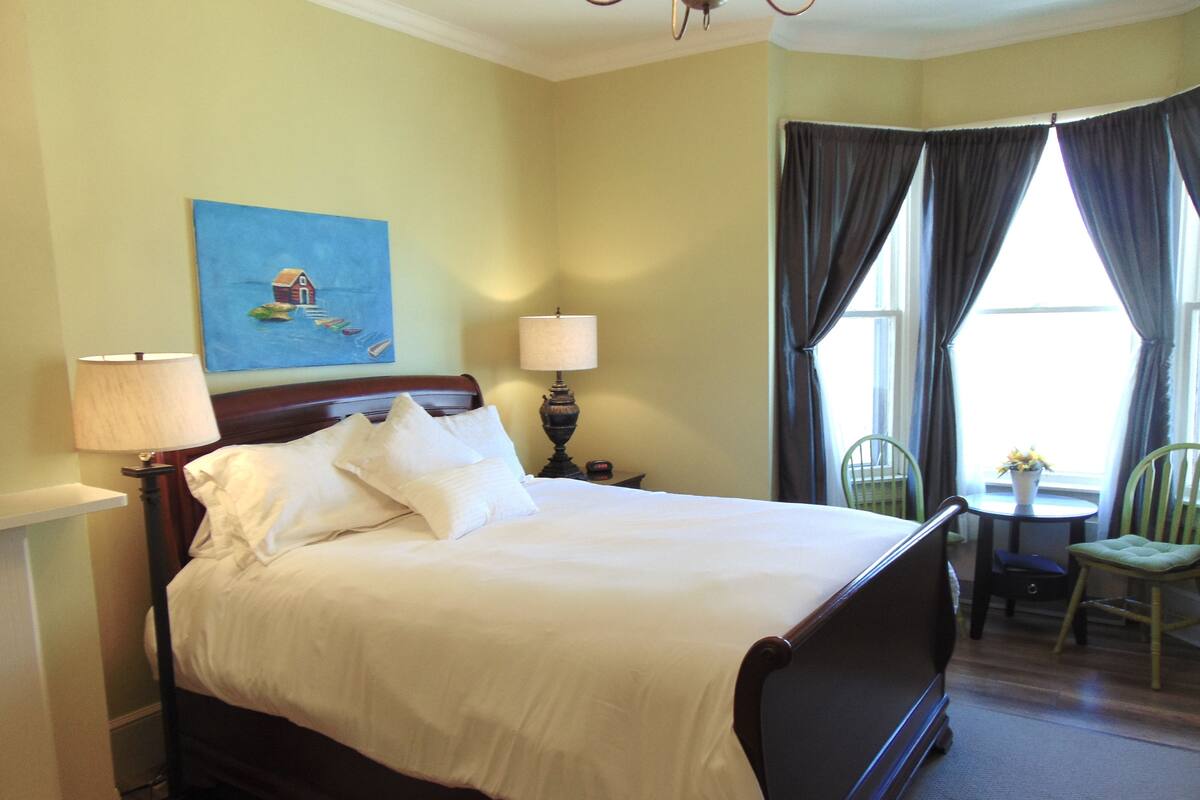 Bonavista Room with jetted bathtub
