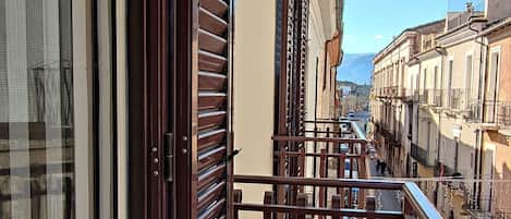 Panoramic Room, 3 Twin Beds, Balcony, City View | Balcony view