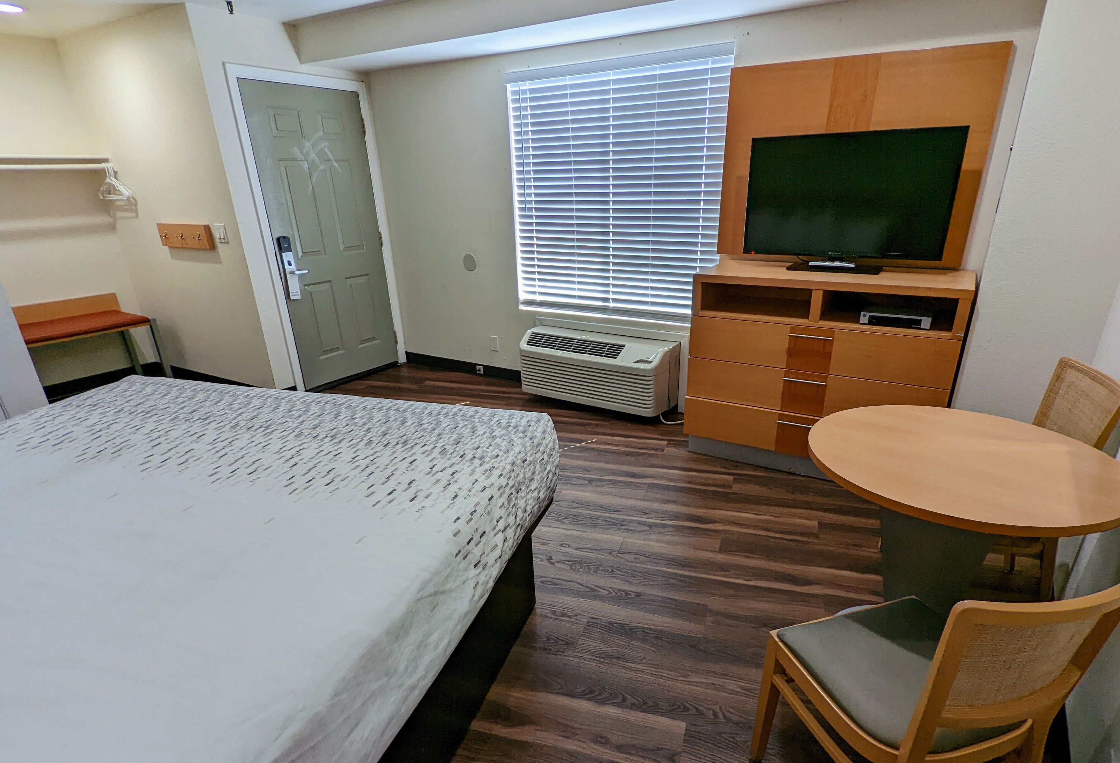 Suite with 1 King bed - Non Smoking | Wifi gratis y ropa de cama