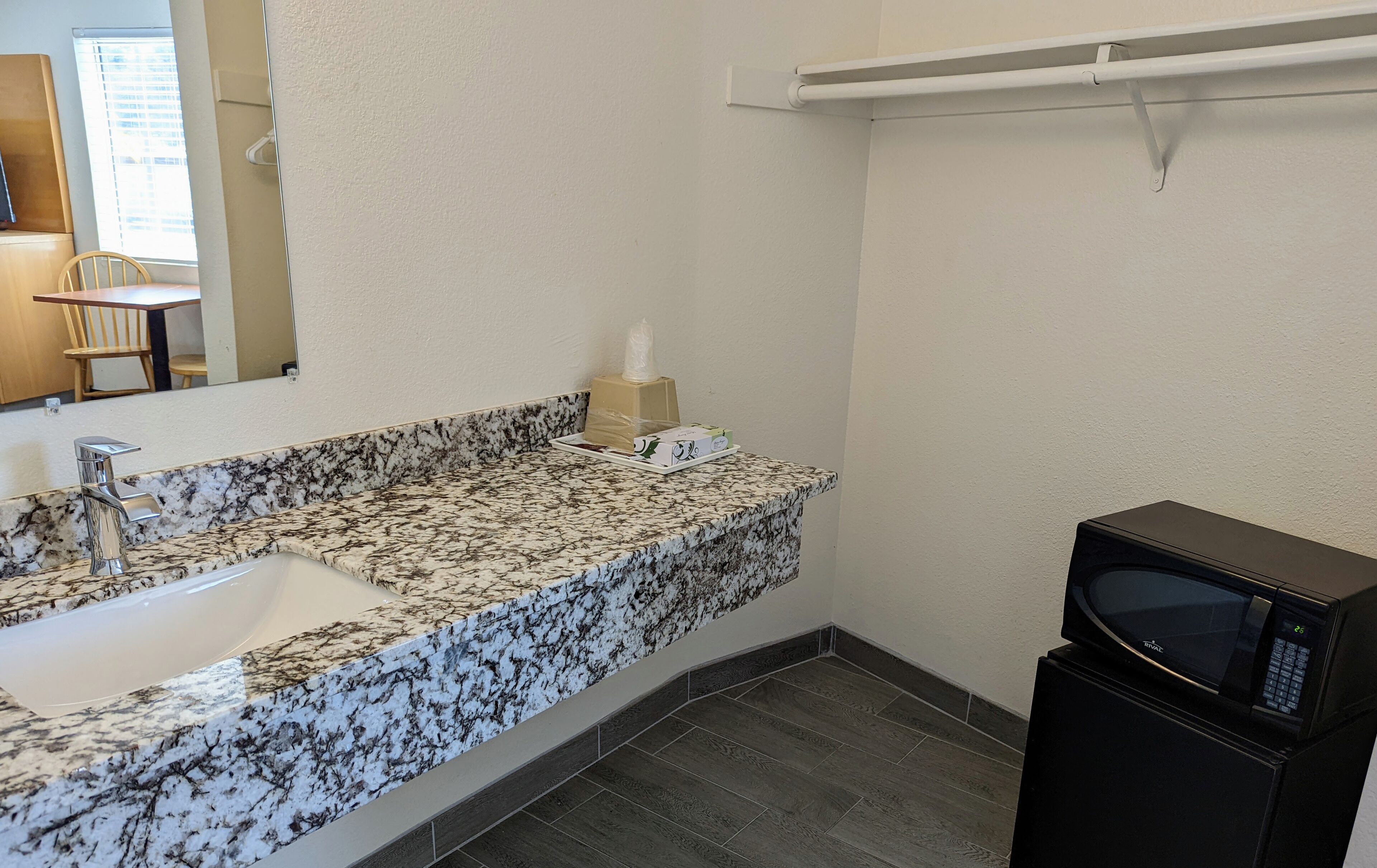 واي فاي مجانًا وملاءات أسرّة