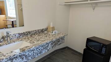 Double room with 2 King beds - Non Smoking | Wifi gratis y ropa de cama