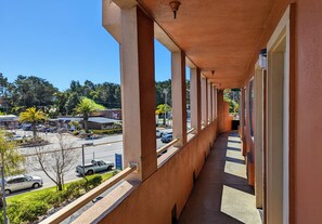 Terrace/patio - Royal Inn (South San Francisco)