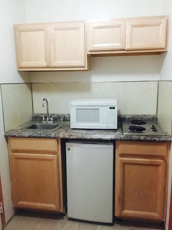 Fridge, microwave. Penn Terrace Motel