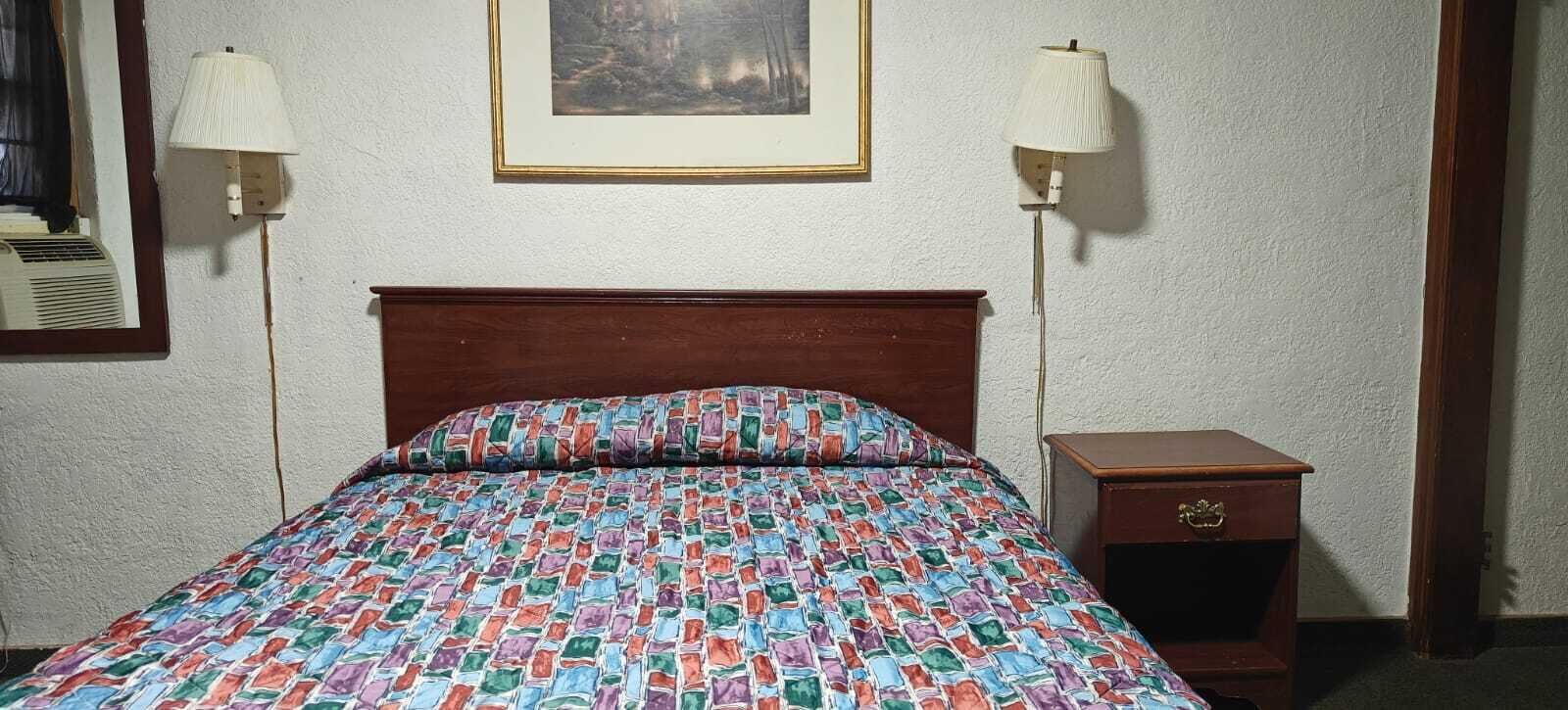 Habitación, 1 cama King size, para no fumadores | Minibar, escritorio, tabla de planchar con plancha y ropa de cama 