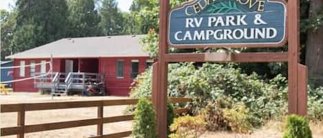 Raven Cabin, 1 Queen Bed, Full Kitchenette (Bachelor Style) | Exterior