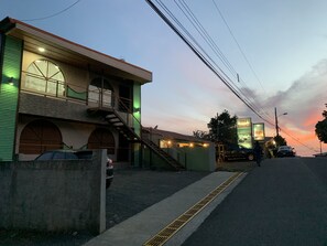 Façana frontal de l'allotjament