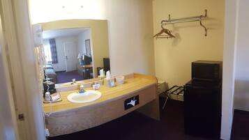 Habitación estándar, 2 camas Queen size | Lavabo en el baño