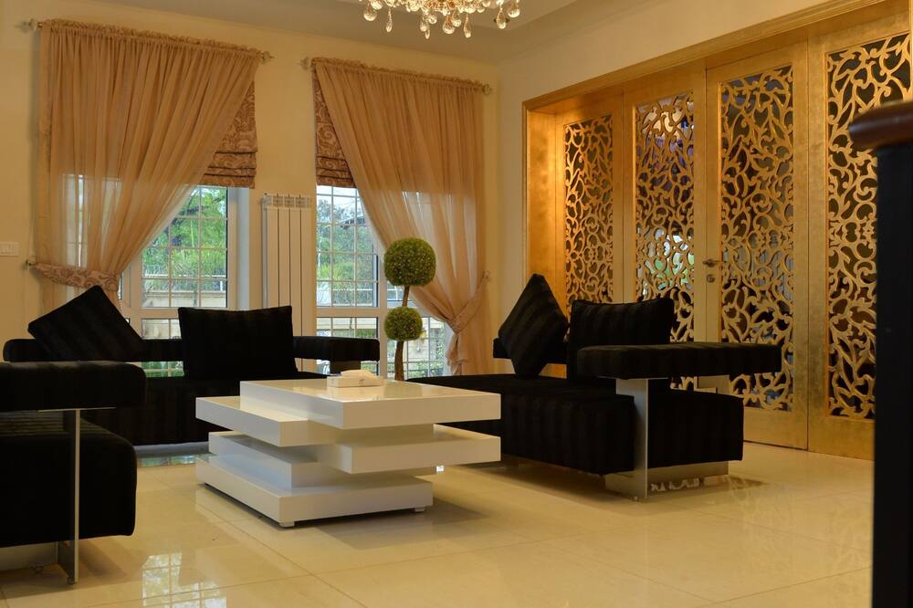 Bella Hotel