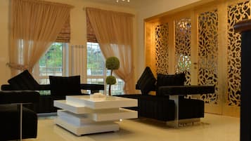 Lobby lounge