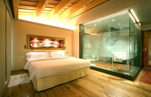 迷你吧贈品、房內夾萬、熨斗/熨衫板、摺床/加床 (收費)