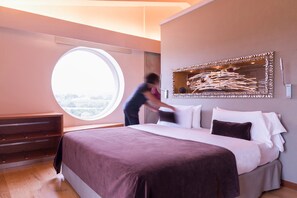 Free minibar, in-room safe, iron/ironing board, rollaway beds - Can Bonastre Wine Resort, The Originals Relais (Relais du Silence) (Masquefa)