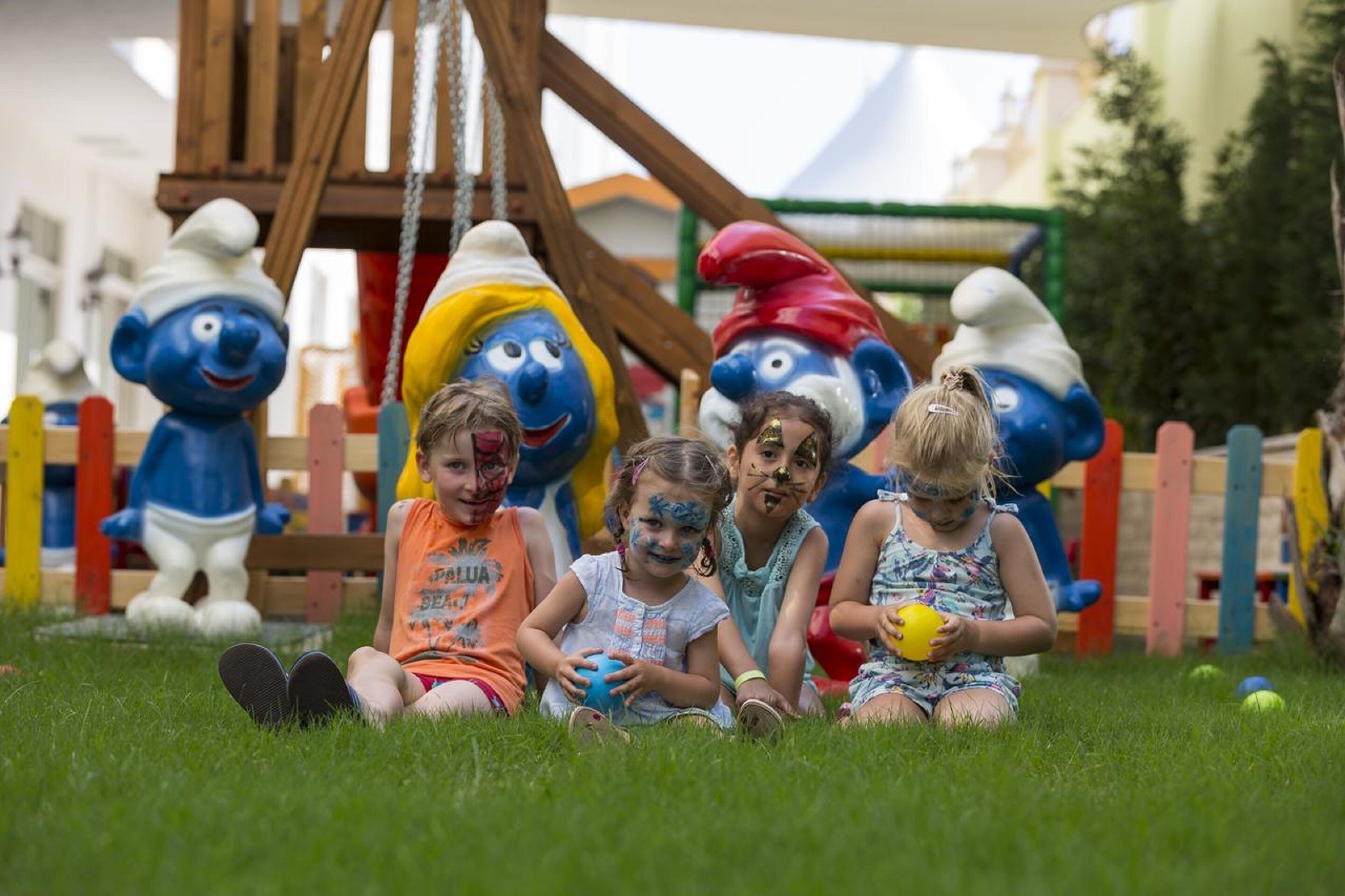 Photo - Side Royal Palace