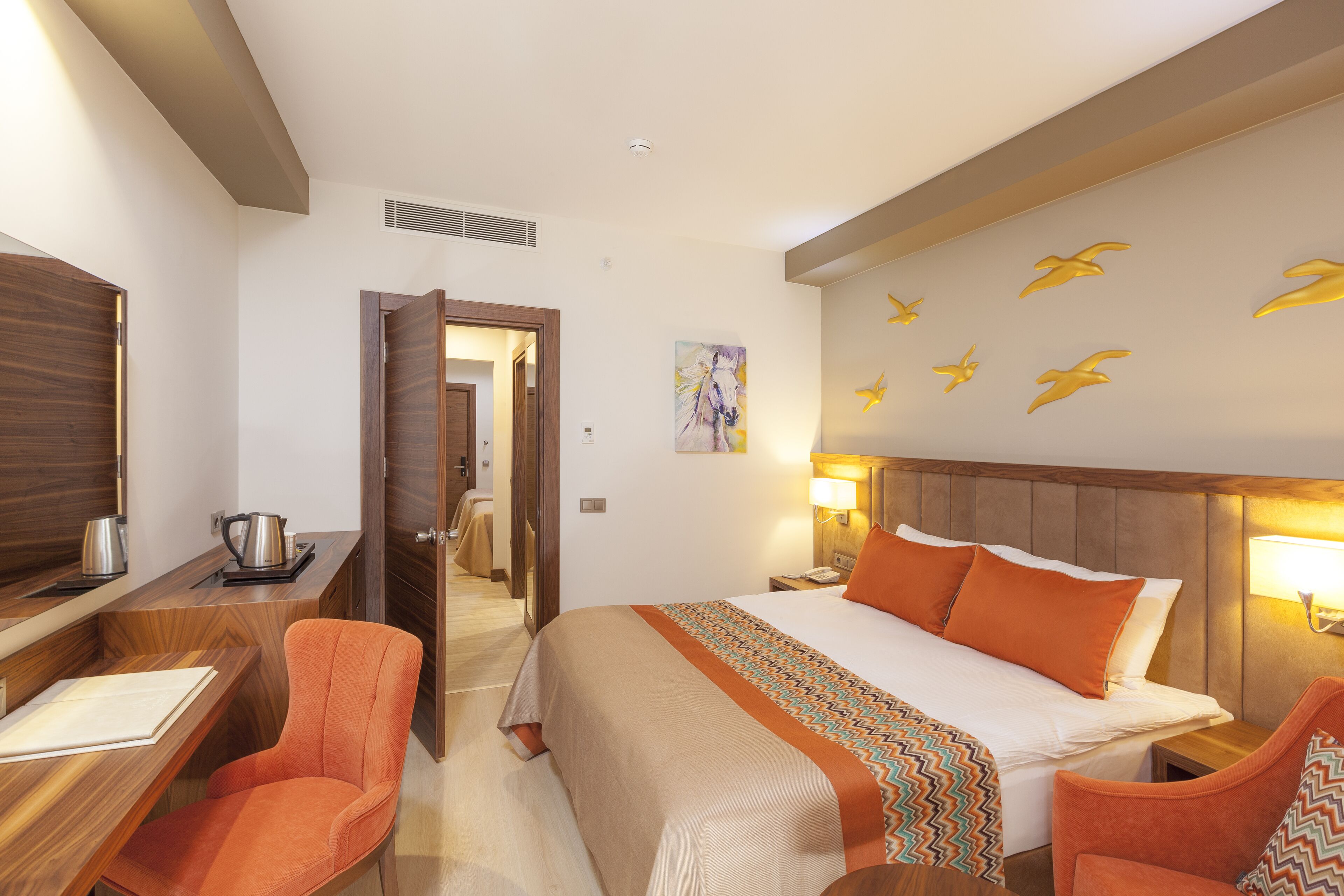 Photo - Side Royal Palace