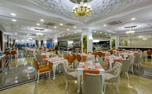 4 間餐廳；供應早餐、午餐和晚餐