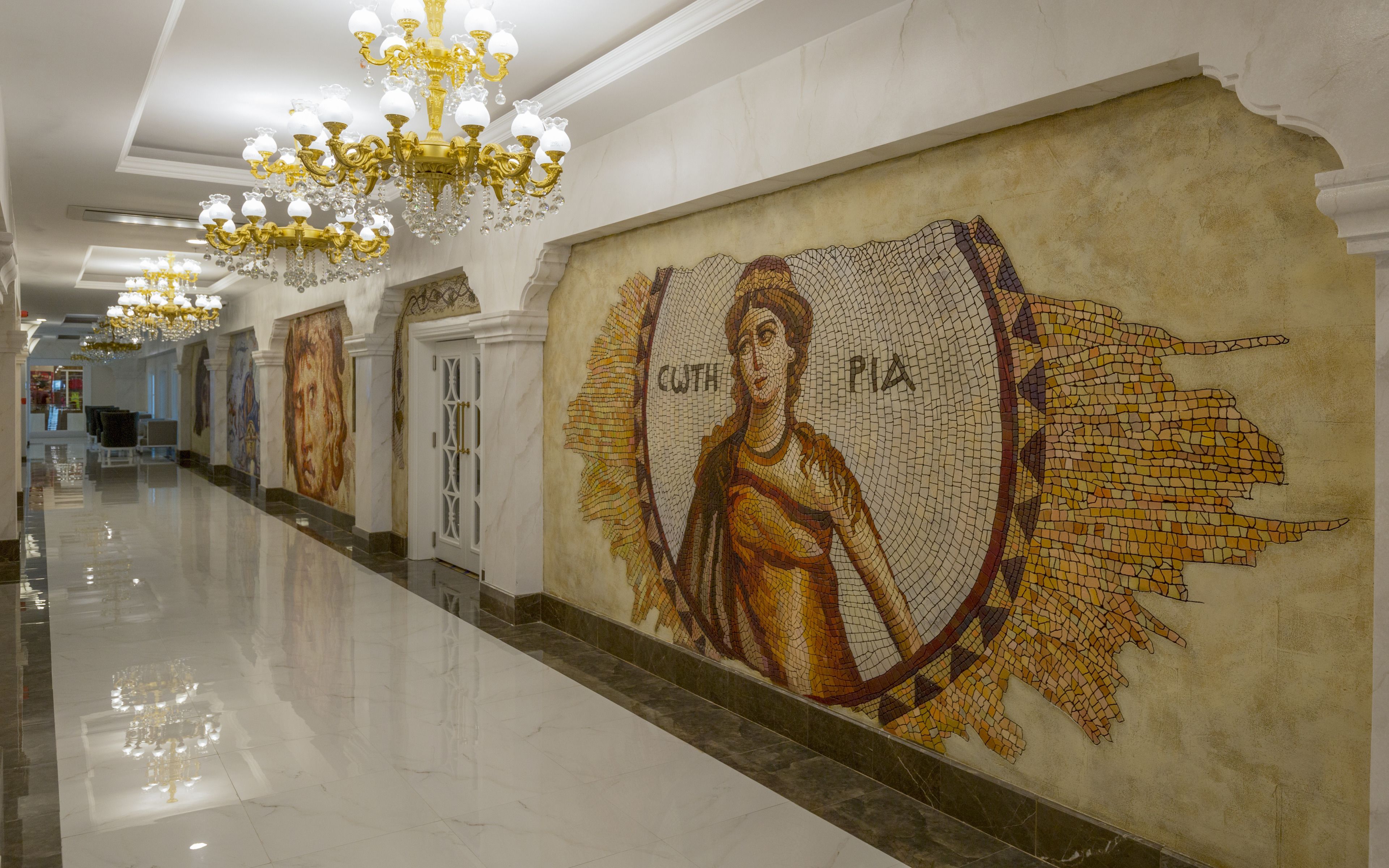 Photo - Side Royal Palace