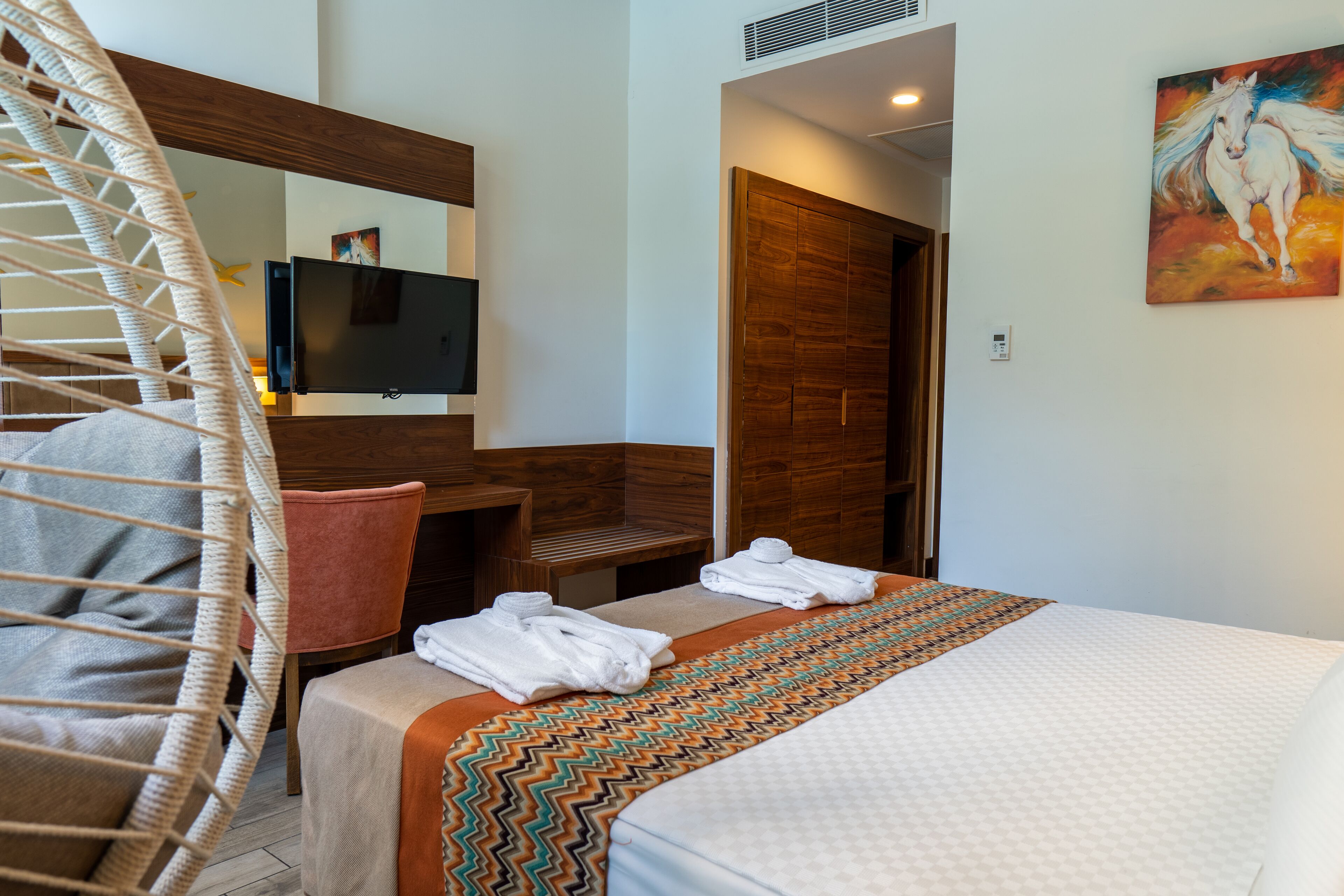 Photo - Side Royal Palace