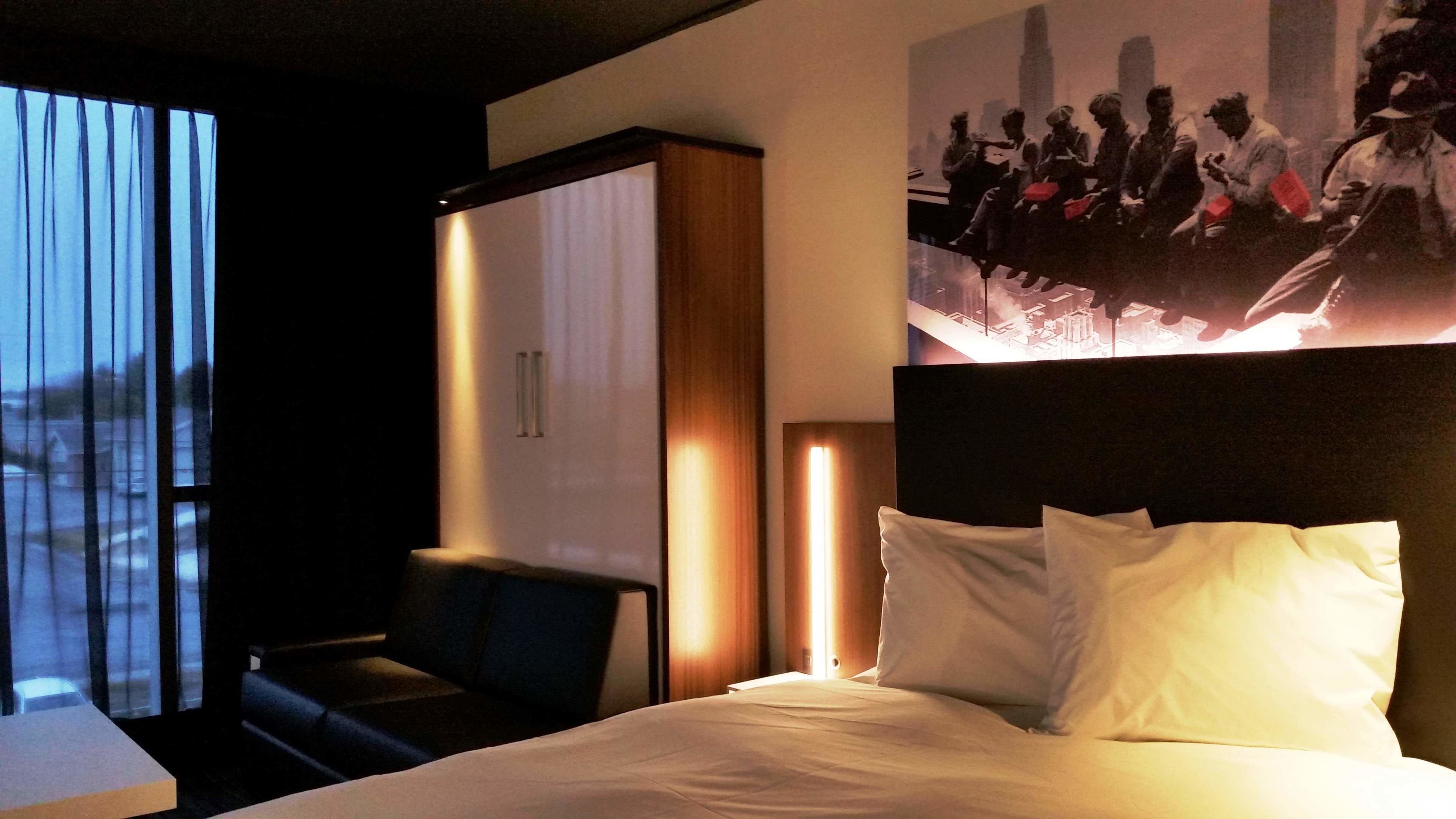 Egyptian cotton sheets, premium bedding, minibar, desk
