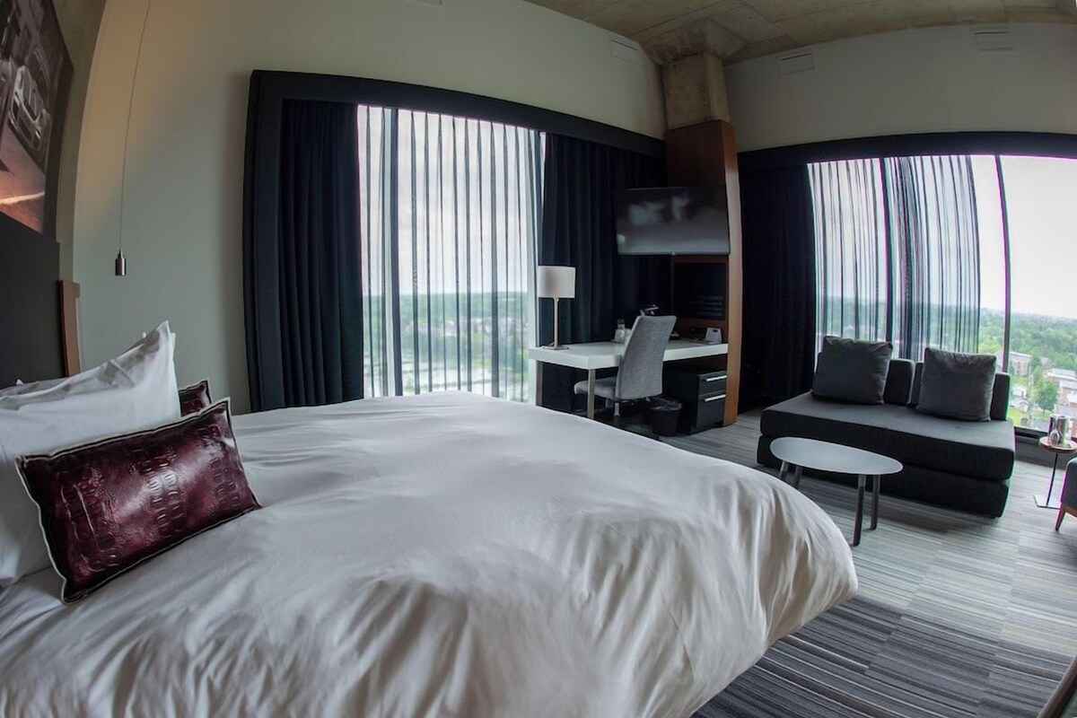 Seprai katun Mesir, seprai premium, minibar, dan meja kerja