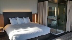 Superior Suite, 1 King Bed, City View | Bathroom | Free toiletries, hair dryer, towels