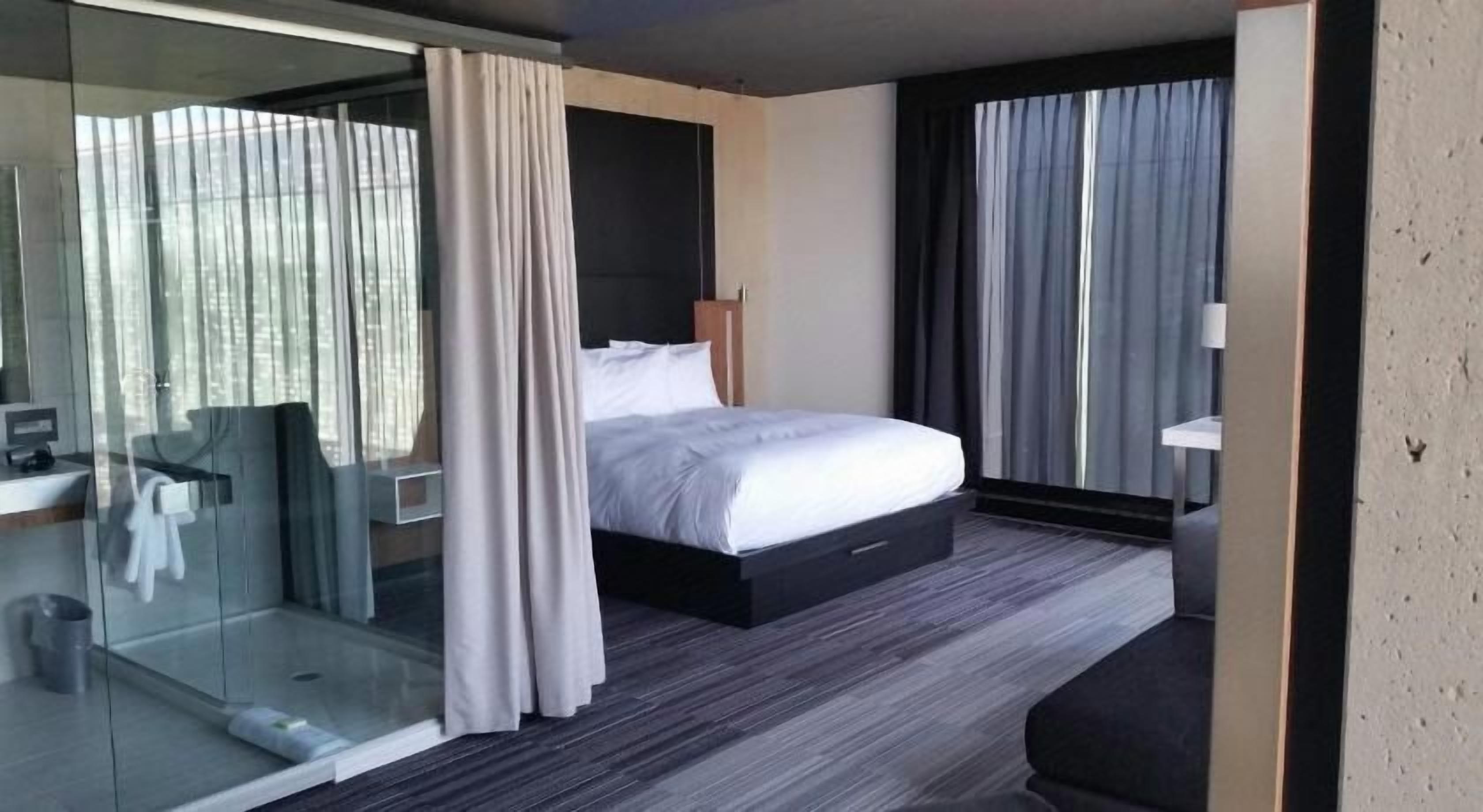 Draps en coton égyptien, literie de qualité supérieure, minibar, bureau