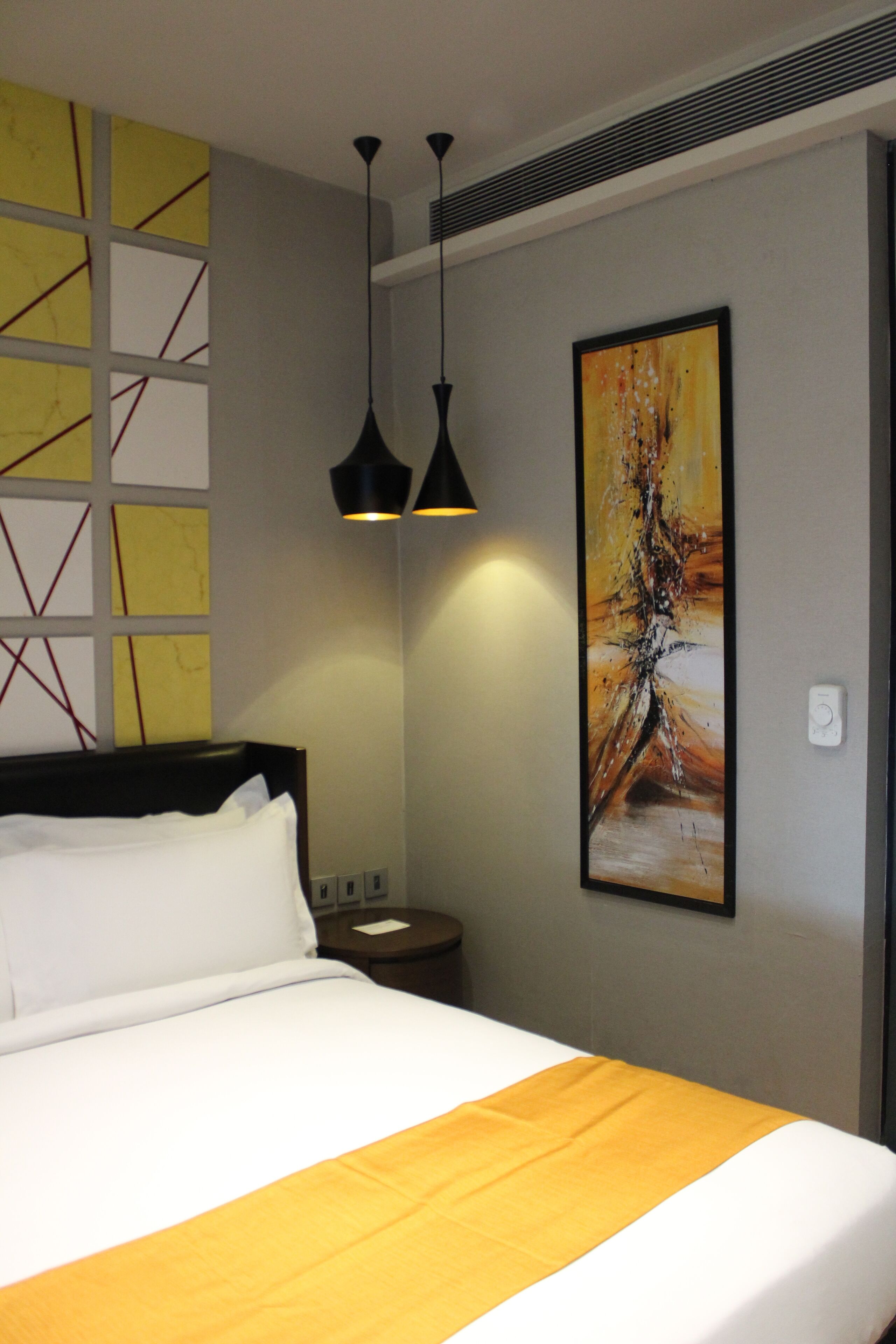 room, 1 queen bed, non smoking (roll-in shower) | 1 bedroom, premium bedding, minibar, in-room safe