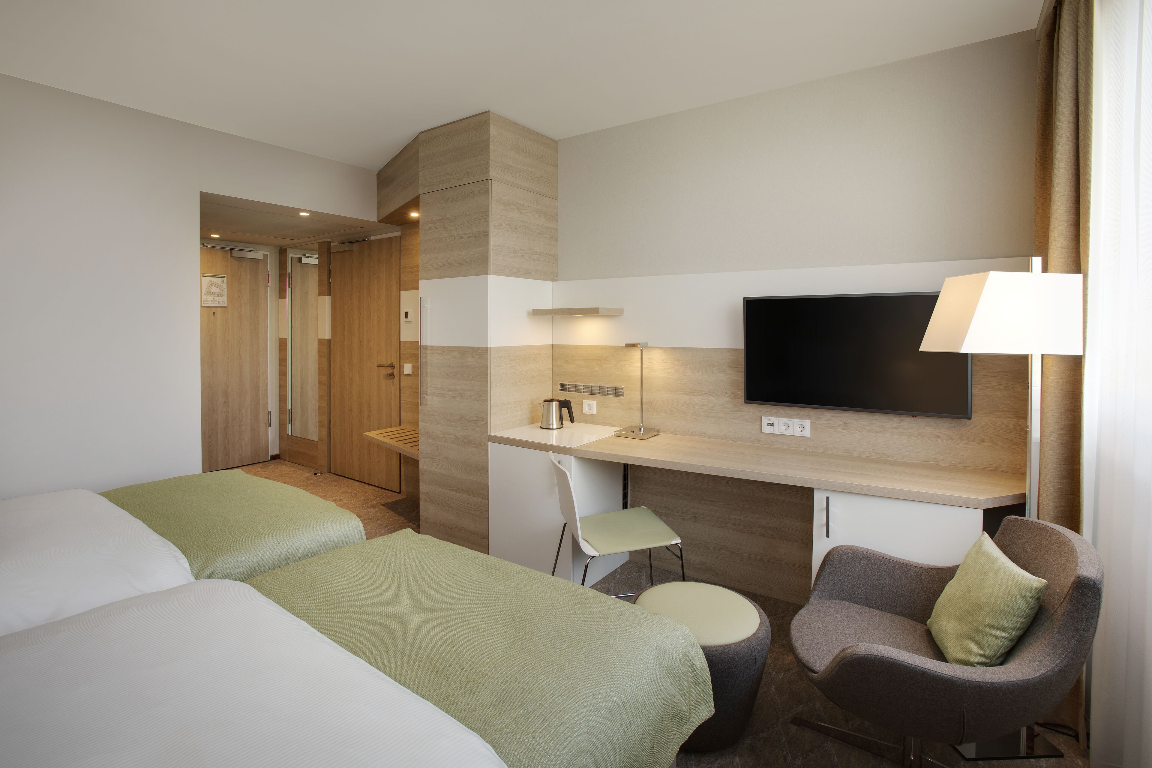 Standard Room, 2 Twin Beds | 1 bedroom, hypo-allergenic bedding available, in-room safe, desk