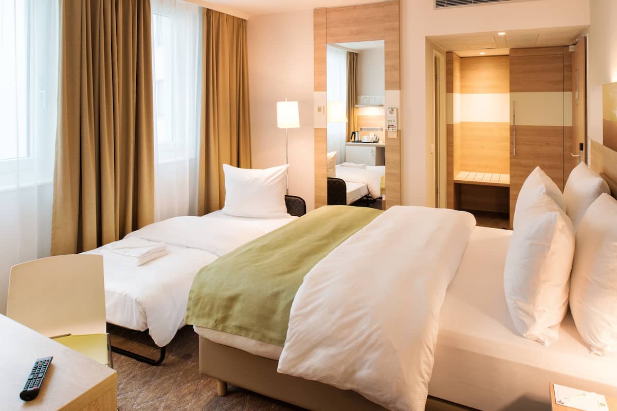 Standard Room, 1 Queen Bed (Minifridge) | 1 bedroom, hypo-allergenic bedding, in-room safe, desk