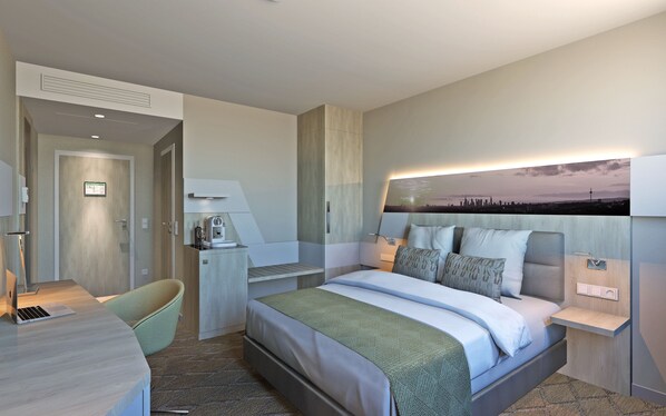 Standard Room, 1 Queen Bed (Minifridge) | 1 bedroom, hypo-allergenic bedding, in-room safe, desk - Holiday Inn Frankfurt Airport by IHG (Frankfurt)