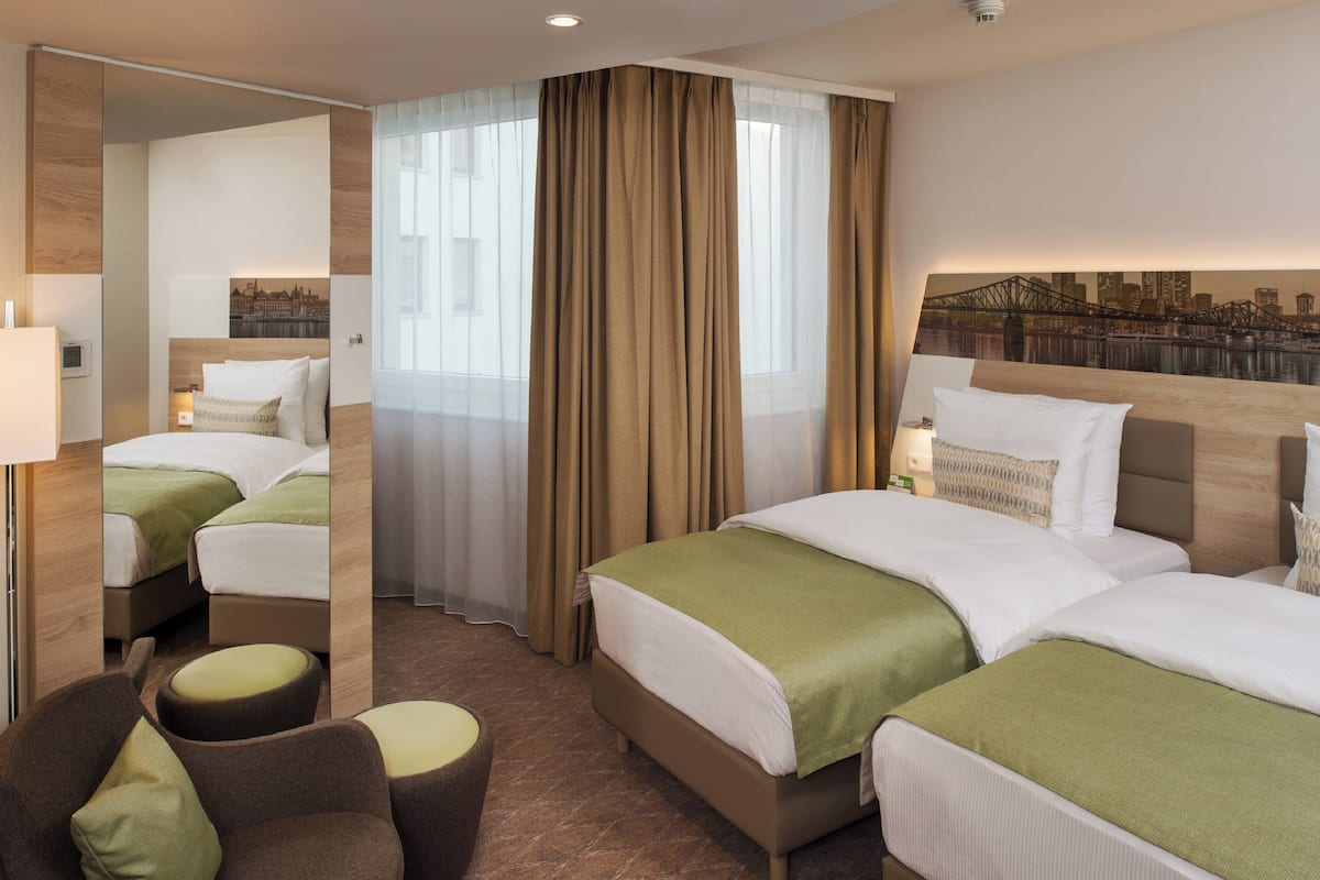 Standard Room, 2 Twin Beds | 1 bedroom, hypo-allergenic bedding, in-room safe, desk