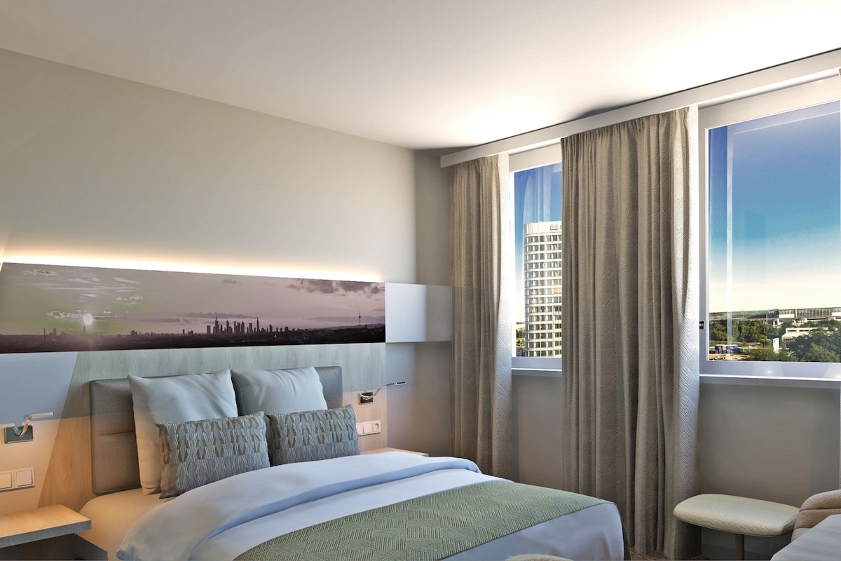 standard room, 1 queen bed | 1 bedroom, hypo-allergenic bedding, in-room safe, desk