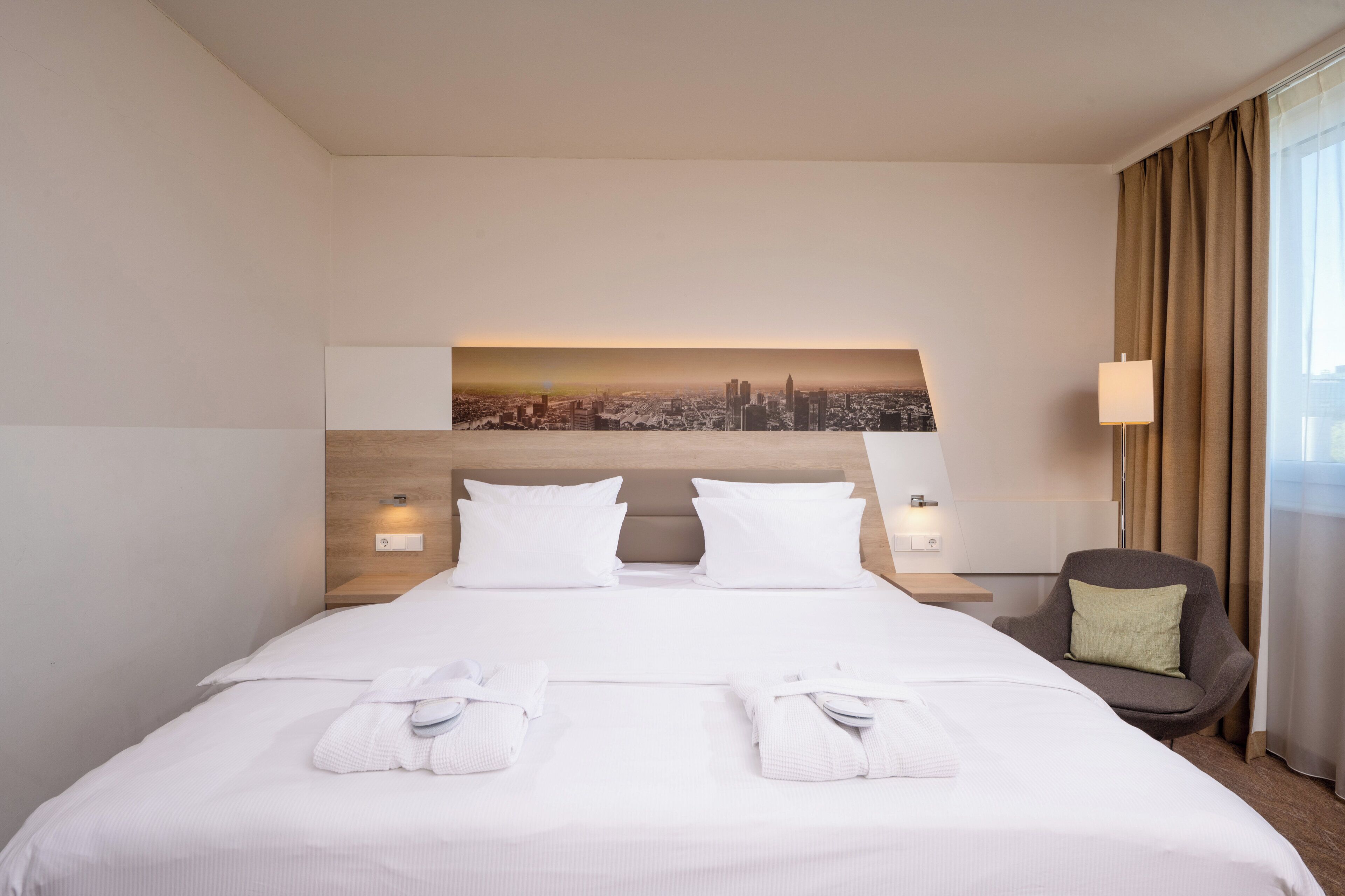 Premium Room, 1 King Bed | 1 bedroom, hypo-allergenic bedding, in-room safe, desk