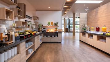Petit déjeuner buffet servi tous les jours en supplément