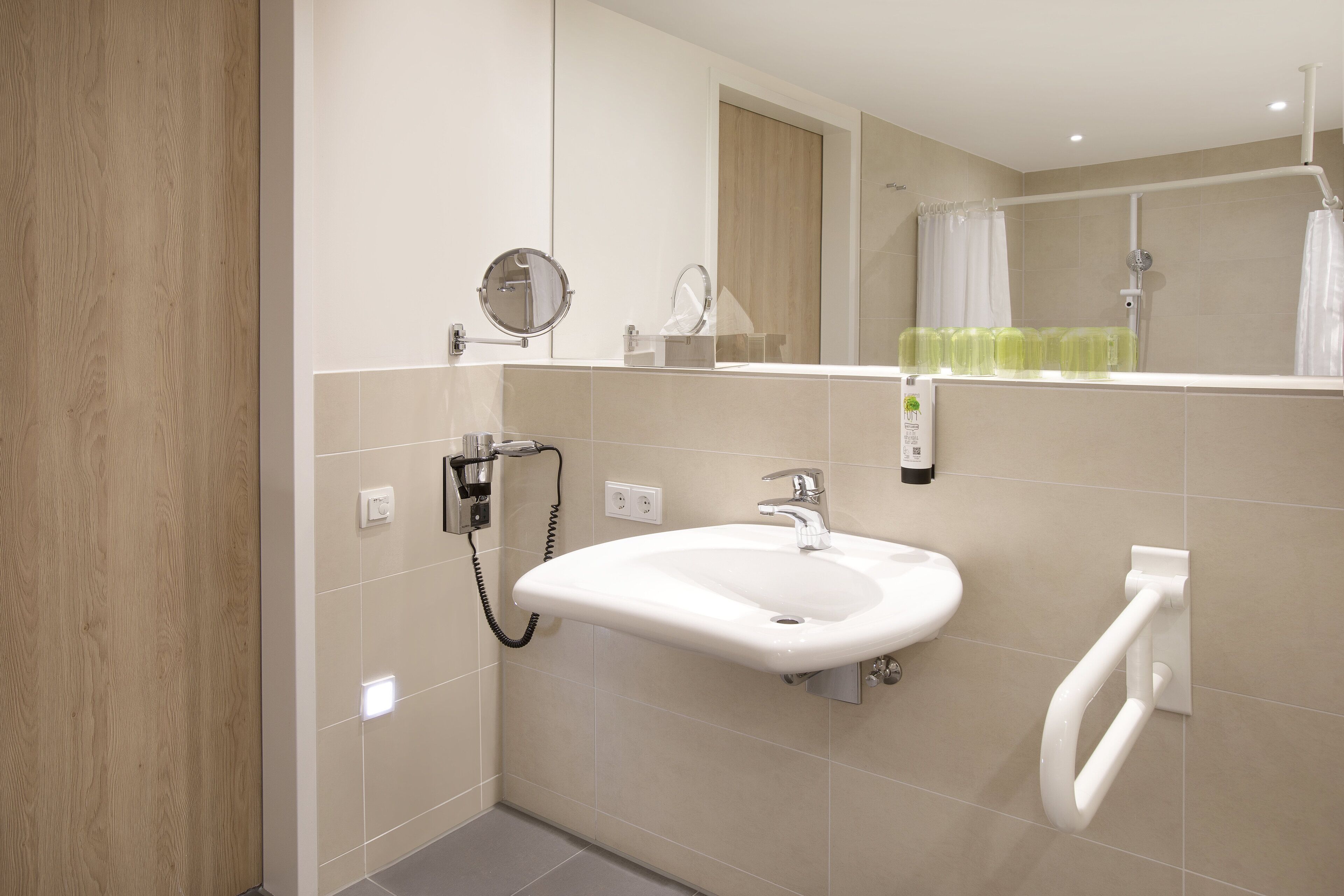 standard room, 1 queen bed, accessible | bathroom | free toiletries, hair dryer, towels, soap