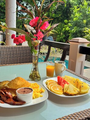 Free daily full breakfast - Caribbean Shores Bed & Breakfast (Hopkins)