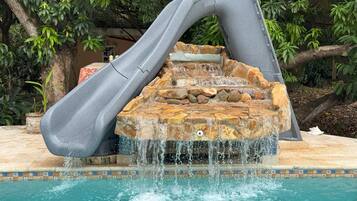 Outdoor pool, pool umbrellas, sun loungers