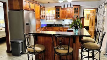 Luxury Room, 1 King Bed, Poolside | Private kitchen