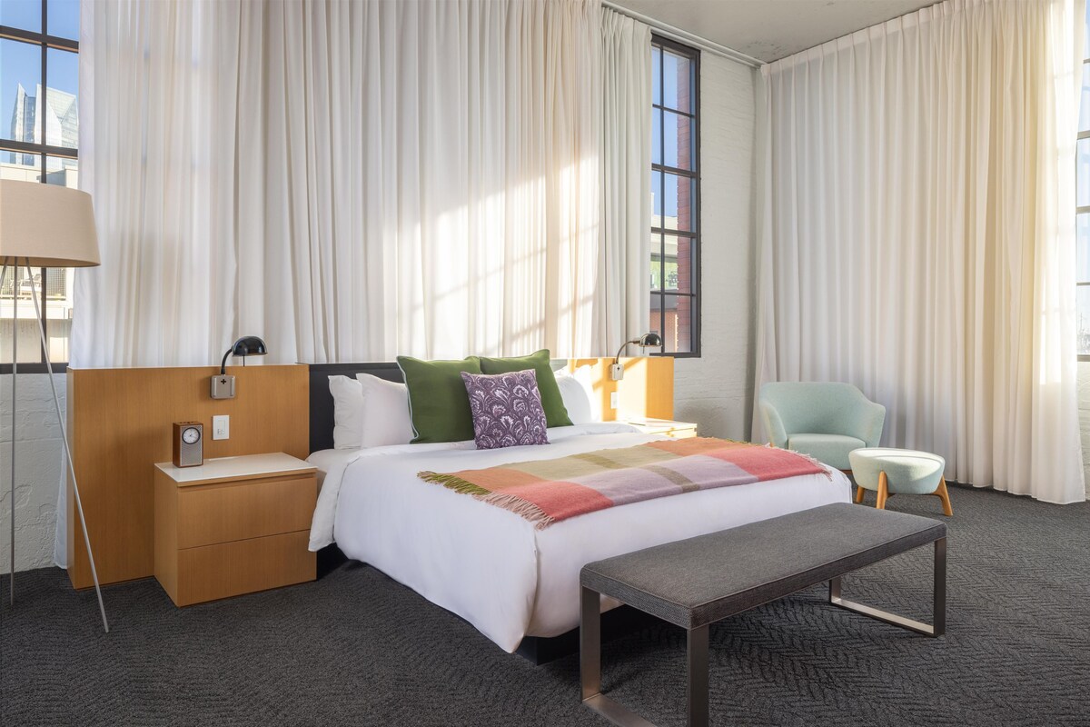 Luxury Suite, 1 King Bed (Loft)