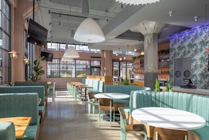 2 bars/lounges, poolside bar