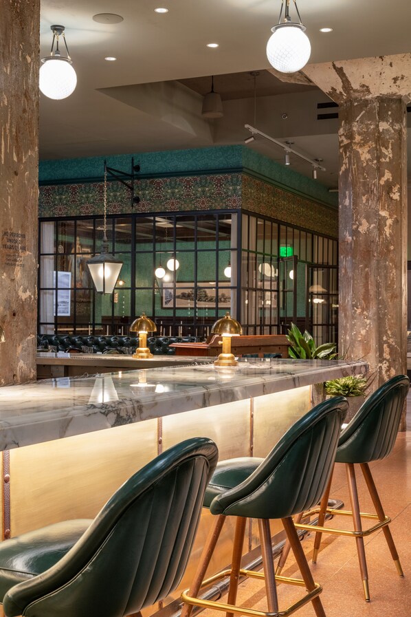 2 bars, bar en bord de piscine