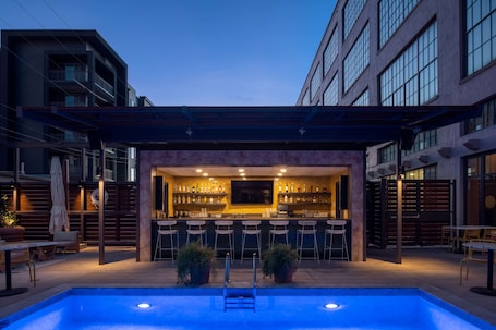 2 bars/lounges, poolside bar