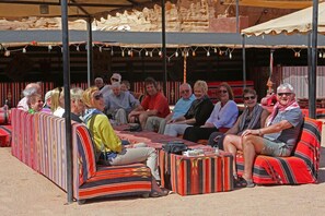 Family dining - Sun City Camp (Wadi Rum)