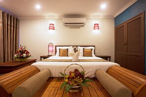 Family Suite Pool View-Free Round-Trip Airport Transfers and Shuttles to Town | 客房景观